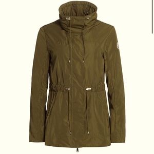 Moncler Ocre short rain jacket in green!